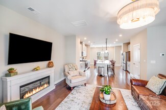3738 Memorial Pkwy, Charlotte, NC 28217