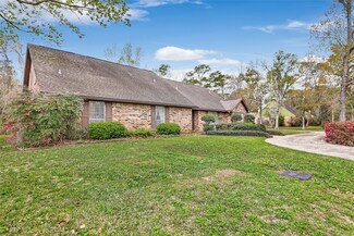 23 Sherwood St, Dayton, TX 77535