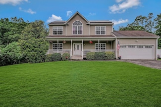12 Nydia Ct, Yaphank, NY 11980