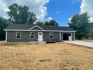 240 Indiana Ave, Oak Grove, KY 42262