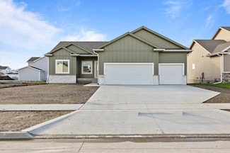 1104 Deer Ridge Dr NW, Bondurant, IA 50035
