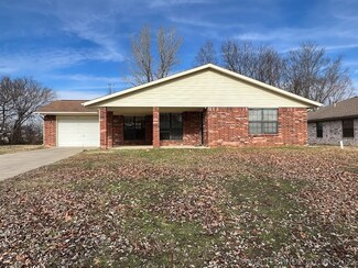 1602 Beaver Rd, Muskogee, OK 74403