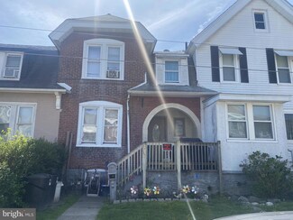 13 Walnut St, Marcus Hook, PA 19061