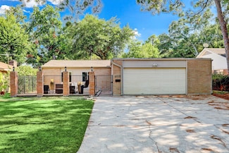 5511 Jackwood St, Houston, TX 77096