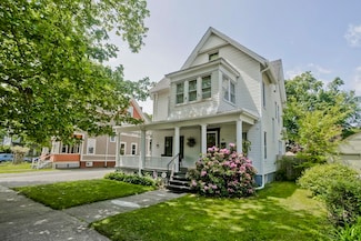 32 Greenleaf St, Springfield, MA 01108