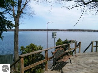 4572 Sands Park Dr NE, Kalkaska, MI 49646