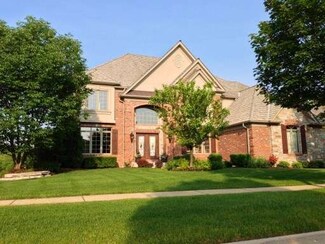 742 Waters Edge Dr, South Elgin, IL 60177