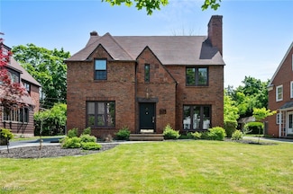 3677 Traver Rd, Beachwood, OH 44122