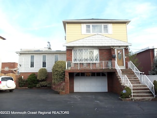 6 Library Ct, Bayonne, NJ 07002