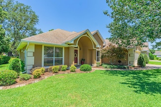 922 Shalimar Point Dr, Shalimar, FL 32579