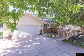 225 Glen Ellen Dr, Mankato, MN 56001