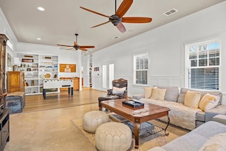 206 W Burbank St, Fredericksburg, TX 78624