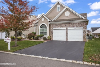 240 Diamond Spring Dr, Monroe Township, NJ 08831