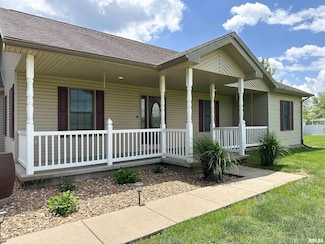 711 W 15th St, Johnston City, IL 62951