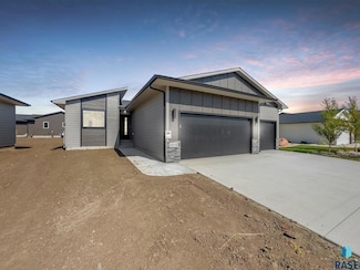 6818 W 5th St, Sioux Falls, SD 57107