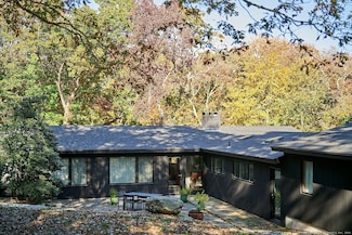 8 Hickory Ledge, Stonington, CT 06379