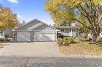 7000 Derby Dr, Chanhassen, MN 55317