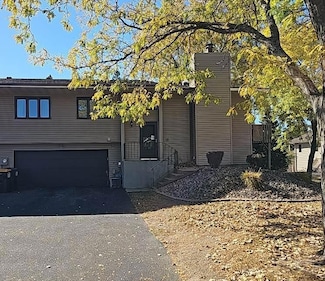 2584 76th St E, Inver Grove Heights, MN 55076
