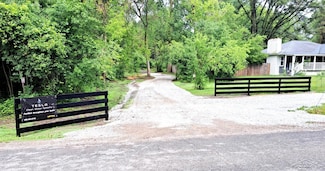 1948 E Chippewa River Rd, Midland, MI 48640