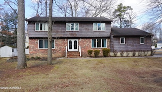 1 Richard Ct, Manalapan, NJ 07726