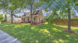 516 W Lawn Blvd, Manitowoc, WI 54220