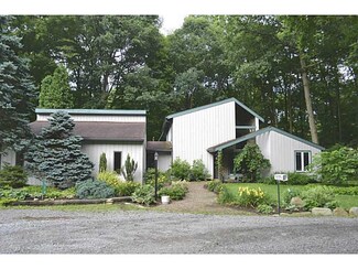 524 Creekside Ln, Mount Pleasant, PA 15666