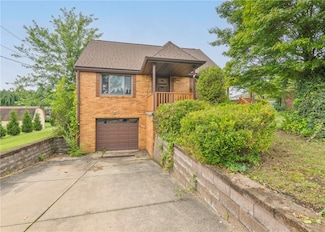 14270 Horseshoe Dr, White Oak, PA 15131
