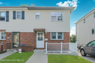 32 Mobile Ave, Staten Island, NY 10306