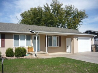 220 E Hickory St, Hesston, KS 67062