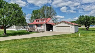 1613 Roanoke Ave, Uhrichsville, OH 44683