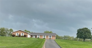 1056 Windsor Dr, Mineral Wells, WV 26150