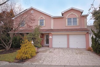 32 Dawson Cir, Staten Island, NY 10314