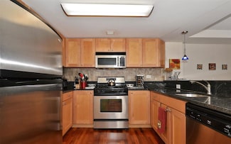 700 1st St Unit 3B, Hoboken, NJ 07030