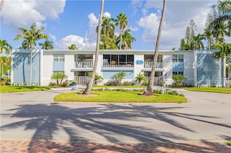 1295 Gulf Shore Blvd S Unit 106, Naples, FL 34102