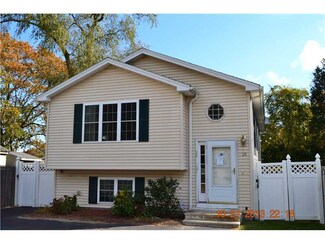 28 Tarleton St, Warwick, RI 02889