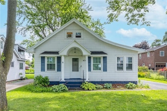 434 Crossfield Rd, Rochester, NY 14609