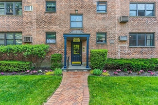15 Beach Rd Unit 1P, Great Neck, NY 11023
