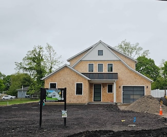 135 South Rd, Westhampton, NY 11977