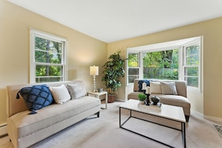 15404 Robinwood Dr, Minnetonka, MN 55345