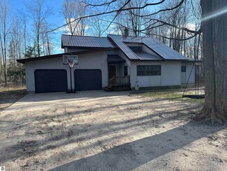 6340 E 26 1 4 Rd, Cadillac, MI 49601