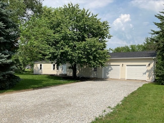221 N 9th St, Elwood, IN 46036
