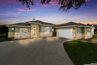 556 Shayla Ln, Canyon Lake, TX 78133
