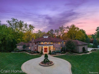255 Camelot Way, Rochester, MI 48306