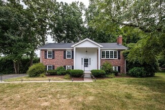 3 Maplecrest Dr, Southborough, MA 01772