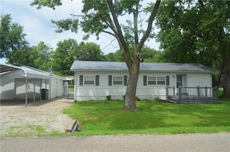 24 W 2nd St, Adrian, MO 64720