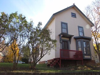 56 Neal St, Gardiner, ME 04345