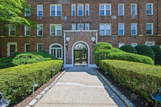 12 Hamilton Place Unit A-10, Garden City, NY 11530
