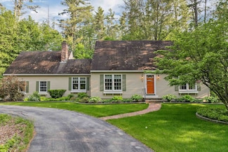 3 Dove St, Wolfeboro, NH 03894