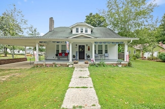 1281 E 10th St, Cookeville, TN 38501