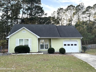 111 Honey Tree Ct, Midway Park, NC 28544